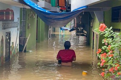 Kali Ciliwung Meluap, Sekitar 300 Rumah di Kebon Pala Jaktim Terendam Banjir