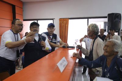 Sebanyak 180 Orang Terima Langsung Bantuan Sembako Oleh Mensos Gus Ipul di Kantor Pos Sleman