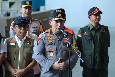 Tinjau Pelabuhan Merak, Kapolri Ingatkan Jajarannya Antisipasi Pergerakan Warga Berlibur ke Kawasan Anyer