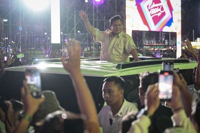 Rayakan Bersama Warga di Bundaran HI, Presiden Prabowo: Selamat Tahun Baru 2025