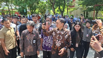 Usai Melihat Tapak Presiden di Taman Pintar Yogya, Menbud Bakal Ajak Prabowo Ikut Menyumbangkan Tanda