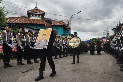 Anggota Brimob Papua Ditembak KKB, Netizen: Surga Tempatmu