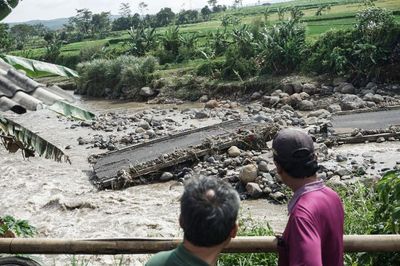 Banjir di Kabupaten Batang Jateng: 500 Orang Mengungsi hingga Sejumlah Infrastruktur Rusak