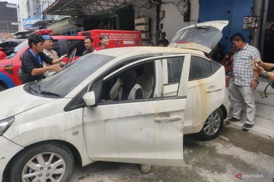 Mobil Milik Oshima Yukari yang Jadi Korban Kebakaran Glodok Dievakuasi dari lantai 7, Keluarga Korban Emosional