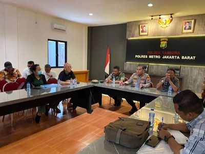 Viral Pria Ngamuk dan Rusak Bangunan Tua di Jakbar, Polisi Sebut Saling Klaim Kepemilikan Tanah