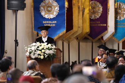 Wamenkeu RI Prof Anggito Abimanyu Dikukuhkan Sebagai Guru Besar UGM