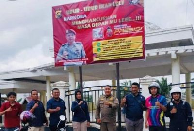 Ditresnarkoba Polda Jambi Beri Himbauan Cegah Penyalahgunaan Narkoba Gunakan Sepanduk Bertuliskan Ubur-ubur Ikan Lele