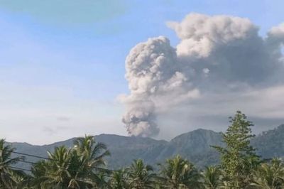 Gunung Dukono Maluku Utara Erupsi, Semburkan Abu Vulkanik 1200 Meter