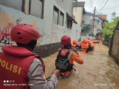 Banjir 3 Meter di Cililitan Jaktim, Ibu Baru Melahirkan Sampai Dievakuasi