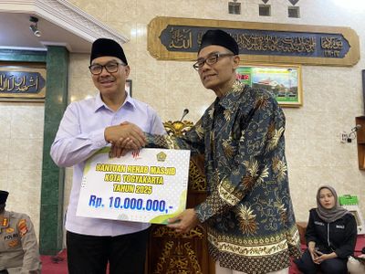 Safari Ramadan Walikota Yogya Hasto Wardoyo, Serahkan Bantuan Rehab Masjid Rp 10 Juta