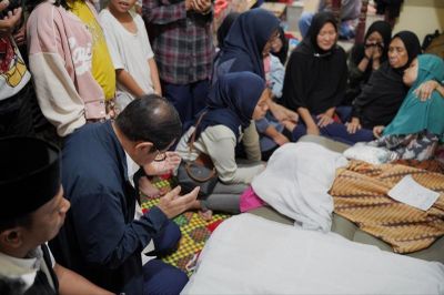 Perahu Evakuasi Banjir di Tebet Terbalik, 1 Anak Kecil Meninggal Dunia