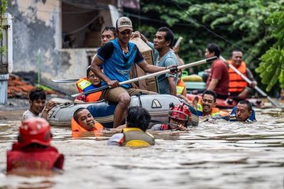 Evakuasi Warga Kebanjiran di Tebet Berujung Petaka, Bocah 2 Tahun Terseret Arus