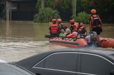 Kronologi Sekeluarga Tersengat Listrik di Bekasi, Diduga Karena Pompa Air untuk Menyedot Banjir