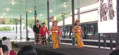 Dibuka Langsung Sultan HB X, Ini Dia Pameran Hamong Nagari : 15 Jenis Busana Abdi Dalem dipamerkan