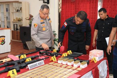 Aparat Gagalkan Penyelundupan Banyak Senjata ke KKB di Puncak Jaya, Uang Ratusan Juta Disita