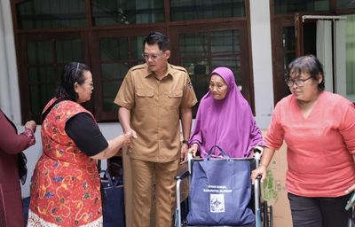 Wabup Sleman Danang Serahkan 7 Bantuan Kursi Roda dan Kruk Melalui Program JPS