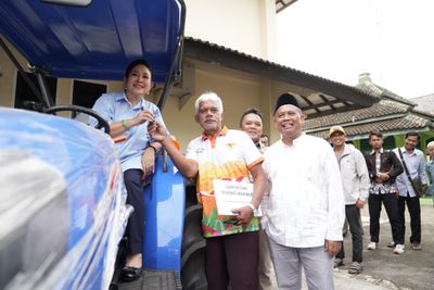 Kabupaten Sleman Terima Bantuan Alat Pertanian Dari Komisi IV DPR RI