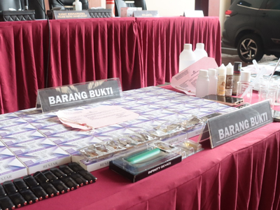 Wanita Ditangkap di Apartemen Mewah Usai Produksi Liquid Vape Mengandung Narkotika