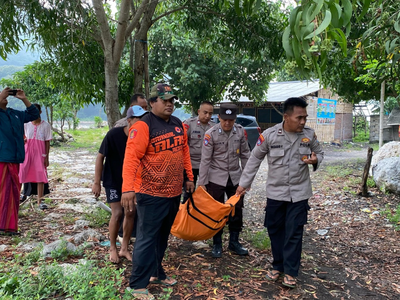 Tragis! 2 Remaja Hanyut di Sungai, 1 Ditemukan Tewas di Pantai Puger Jember