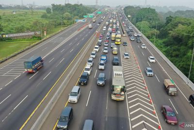 Tol Layang MBZ Sempat Ditutup 30 Menit Hari Ini. Imbasnya Macet Mengular 15 Km