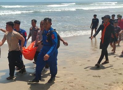Wisata saat Lebaran di Pantai Sayang Heulang Berakhir Maut, Remaja Tewas karena Tenggelam