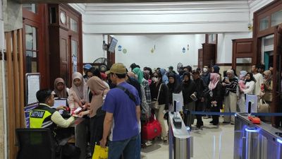 Hari Ini Puncak Arus Balik Penumpang Kereta Api di Jember Terlihat Padat