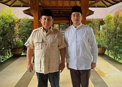 Presiden Prabowo Mendarat Mendadak di Bengkulu, Jemput Langsung Aspri yang Tertinggal