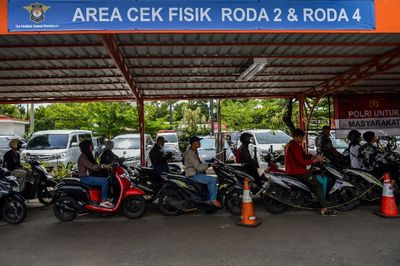 Antrian di Samsat Usai Lebaran Mengular, Layanan Drive Thru hingga Samsat Keliling Dimaksimalkan