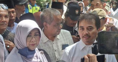 Roy Suryo dan Rombongan Minta UGM Tunjukkan Ijazah Asli Joko Widodo