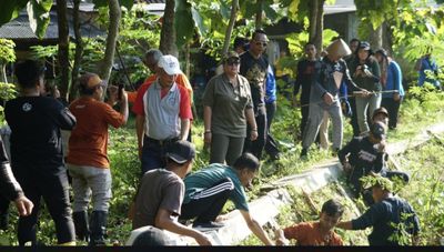 Quick Wins 100 Hari Kerja : Bupati Gunungkidul Turun Langsung Bersihkan Kali Kepek