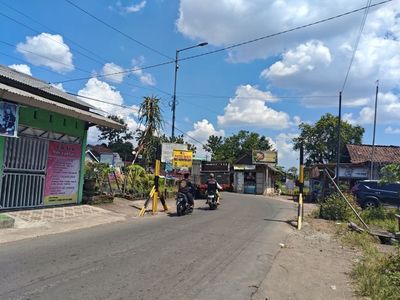 Warga Jember Soroti Pembongkaran Portal Perlintasan Kereta oleh Dishub, Keselamatan atau Kepentingan?