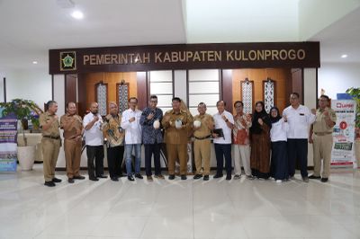 UGM Dongkrak Pertanian Kulon Progo Melalui Budidaya Melon Premium
