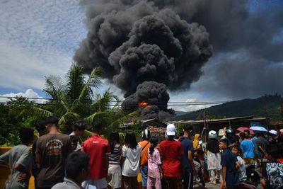 Pabrik Karet di Padang Kebakaran Hebat, TNI-Polri Sterilkan Lokasi Bantu Damkar Padamkan Api