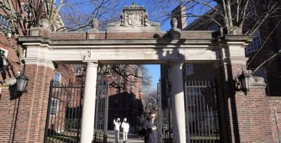 China Kecam AS Usai Harvard Dilarang Terima Mahasiswa Asing