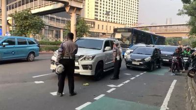 Jalan Gatot Subroto Macet Total, Polisi Buka Tutup Jalur Arah Semanggi