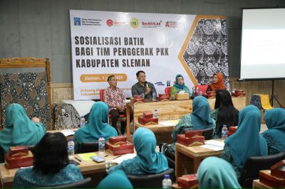 Demi Majukan Budaya Lokal, Wabup Danang Ajak Masyakat Gunakan Kerajinan Batik Sleman