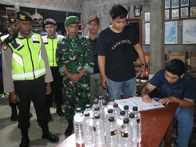 Polres Gunungkidul Sita 37 Botol Miras Ilegal: 17 Botol Arak Bali dan 20 Botol Ciu