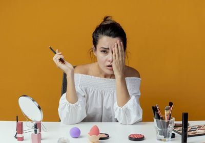 Cantik Itu Derita: Cerita Korban Pengguna Kosmetik Abal-abal Berbahaya