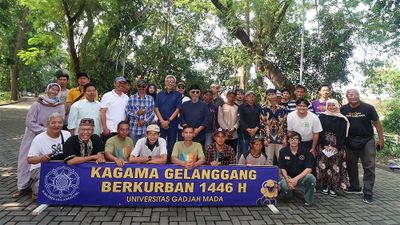 Ganjar Pranowo dan Kagama Bagikan Hewan Kurban 23 Ekor Kambing untuk Warga Lereng Merapi