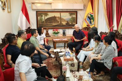 Dialog Bersama Aktor-Musisi Tersohor Tanah Air, Ganjar Sampaikan Konsep Hilirisasi Industri Digital