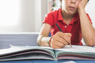 13% Remaja di AS Menggunakan ChatGPT untuk Mengerjakan Tugas Sekolah, Apakah Termasuk Curang?