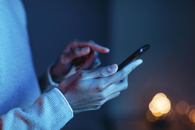 Orang Indonesia Kecanduan HP, Jadi Negara dengan Screen Time Terlama di Dunia