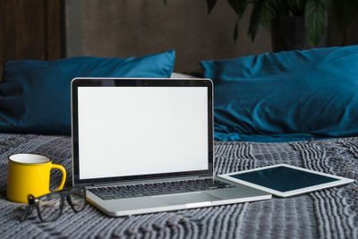 6 Cara Perbaiki Layar Laptop Bergaris yang Terakhir Paling Ampuh