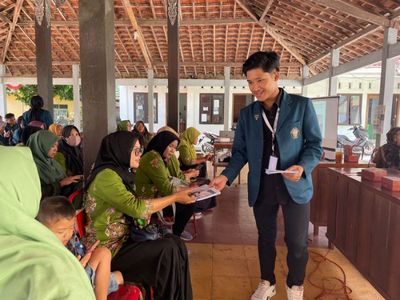 Gadget Bisa Bikin Anak Candu, Mahasiswa KKN Tim II Undip pun Edukasi Orang Tua
