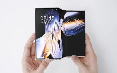 Tecno Pamerkan Konsep HP Bisa Dilipat Jadi 3 Layar