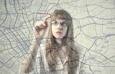 Cewek Kok Bisa Sering Salah kalau Baca Maps? Ternyata Ini 3 Penjelasan Ilmiahnya