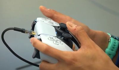 Viral, Ahli Bedah di Swiss Pakai Kontroler PlayStation Move untuk Operasi pada Babi