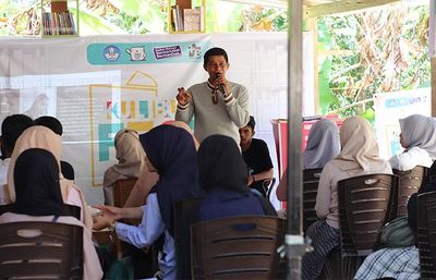 Kuli Buku Maspul Bersama Z Creator Bantu Gen Z Desa Enrekang Optimalkan Media Sosial
