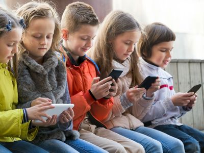 Beli HP untuk Anak? Cek Dulu 5 Hal Ini Sebelum Kasih Izin