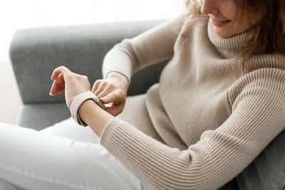 5 Rekomendasi Smartwatch untuk Perempuan Aktif dan Harganya